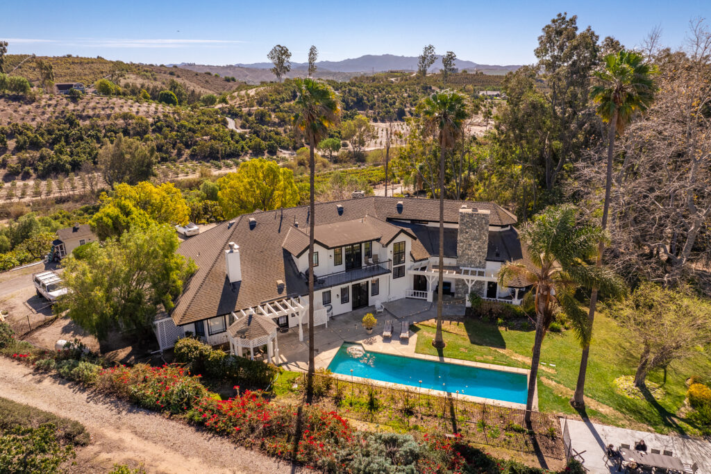 default svg+xml;charset=utf