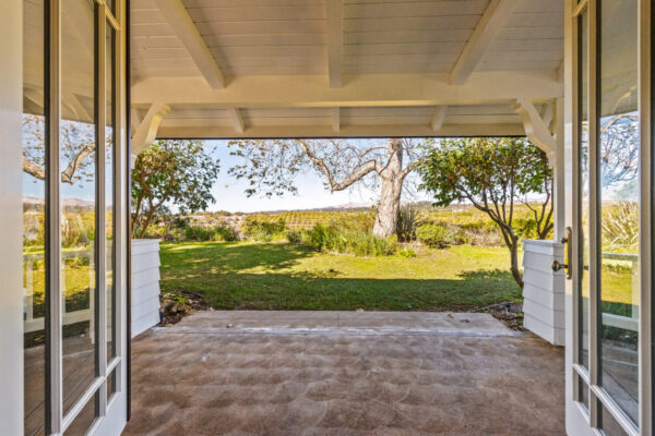 Grata Ranch Luxury Treatment Center  Moorpark, CA  Backyard
