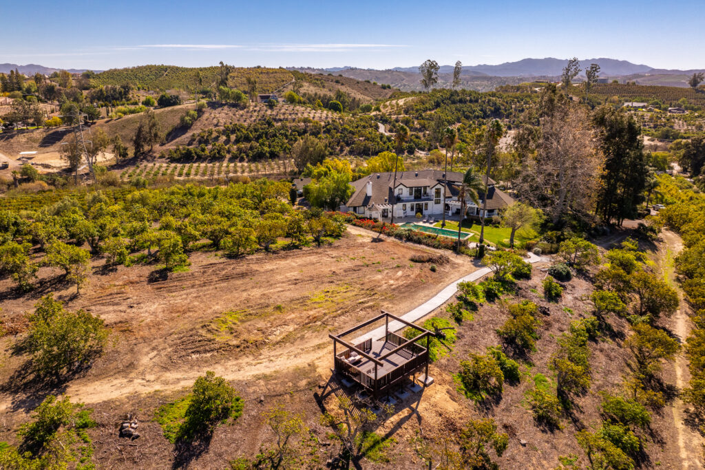 default svg+xml;charset=utf