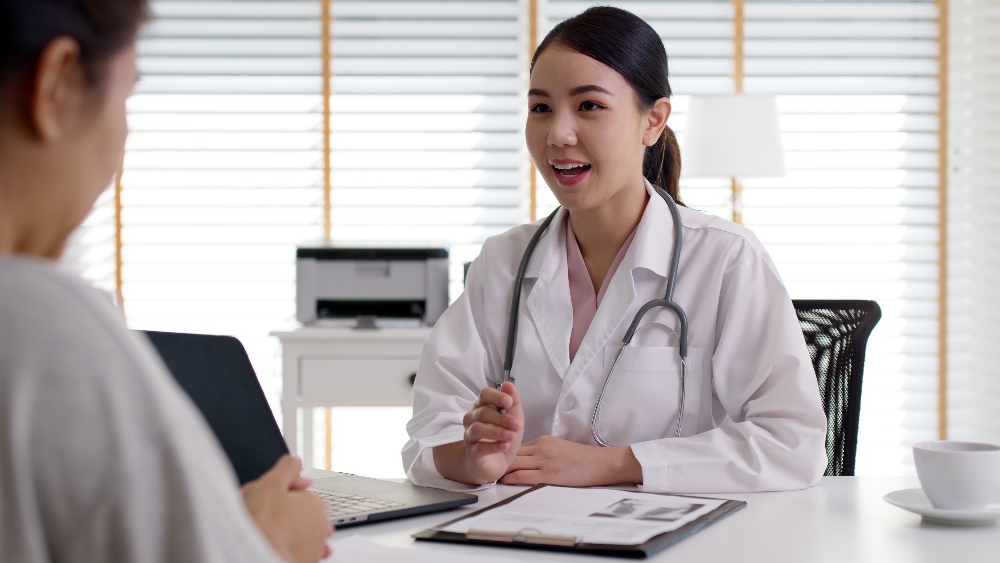 treatment professional helping patient complete medical detox benefits of medical detox
