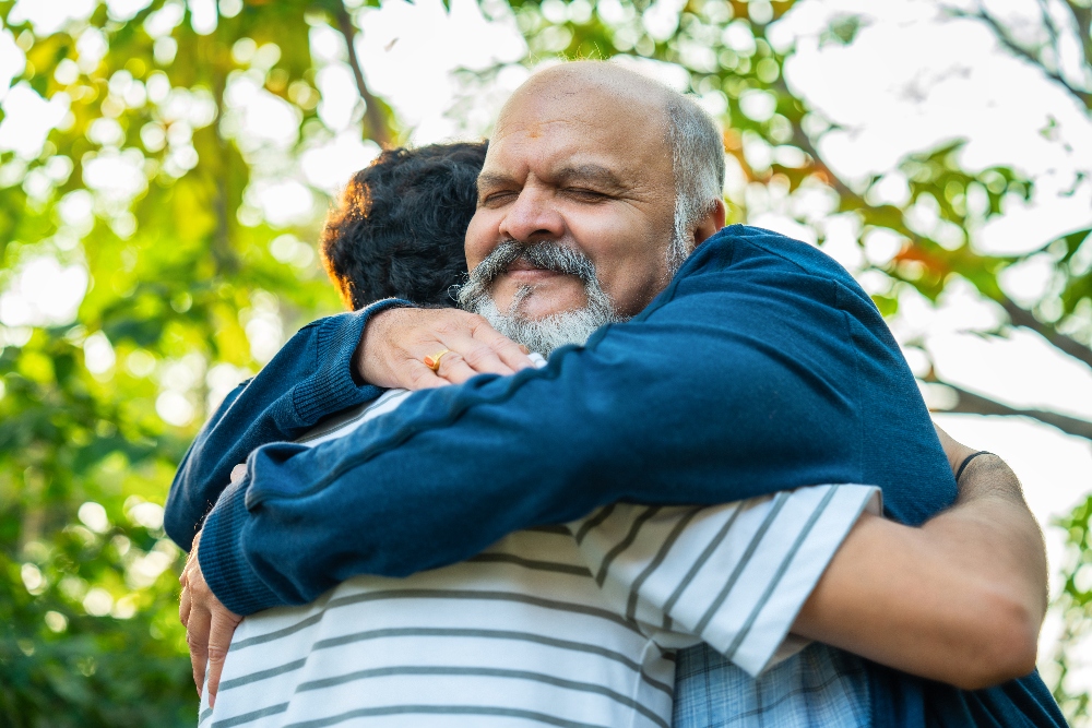 man hugging son struggling with drug abuse signs of prescription drug abuse